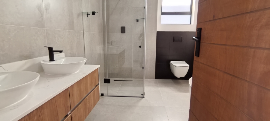 5 Bedroom Property for Sale in Outeniquasbosch Western Cape